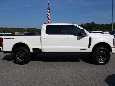 Used 2023 Ford F250 Lariat w/ Lariat Ultimate Package AWD/4WD image 5