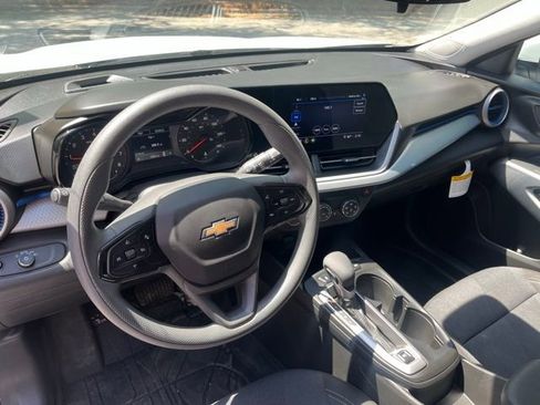 Used 2026 Chevrolet Trax LS w/ LS Convenience Package FWD image 6