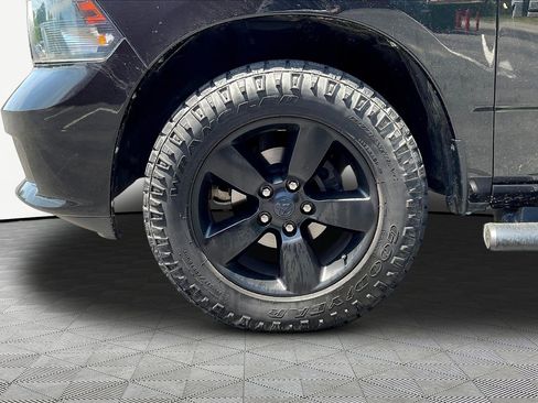 Used 2017 RAM 1500 Express w/ Black Ram 1500 Express Group AWD/4WD image 13