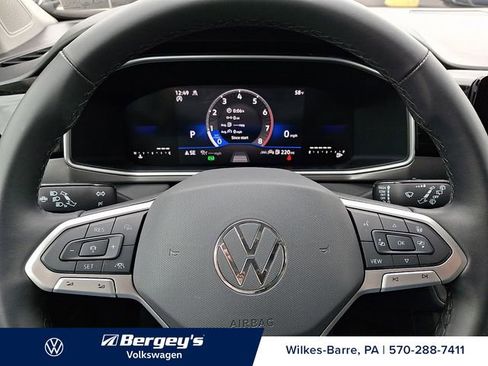 Used 2025 Volkswagen Taos SE AWD/4WD image 22