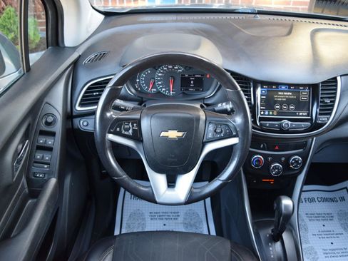 Used 2019 Chevrolet Trax LT w/ LT Convenience Package FWD image 15