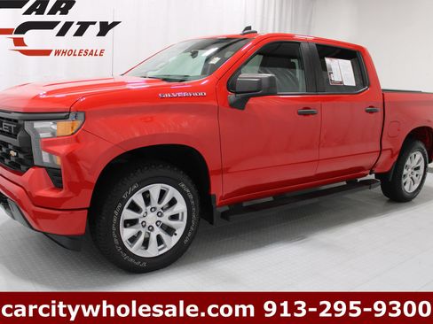 Used 2022 Chevrolet Silverado 1500 Custom AWD/4WD image 1