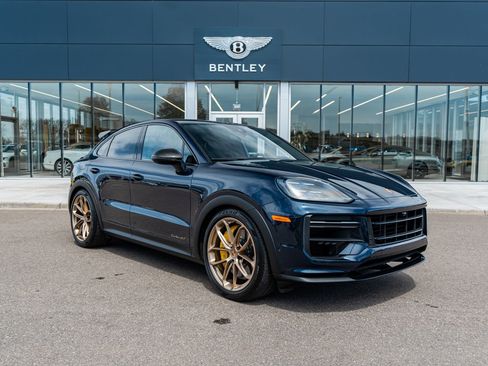 Used 2024 Porsche Cayenne Turbo GT image 18
