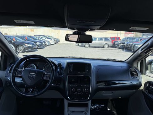 Used 2019 Dodge Grand Caravan SXT image 15
