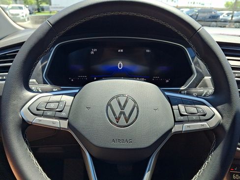 Used 2024 Volkswagen Tiguan SE w/ Panoramic Sunroof Package FWD image 20