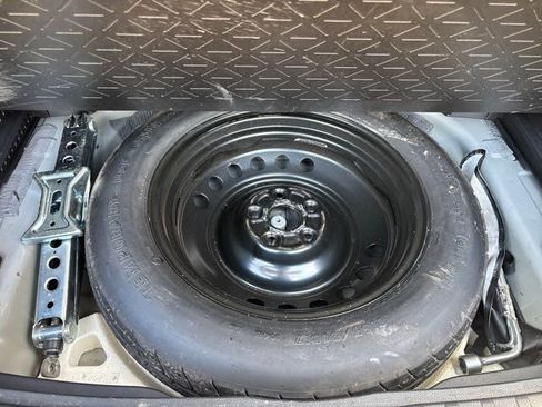 Used 2019 Toyota RAV4 XLE w/ Convenience Package AWD/4WD image 12