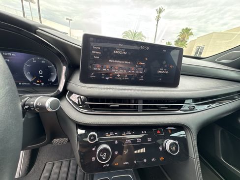 Used 2025 INFINITI QX60 Luxe w/ Black Edition FWD image 13