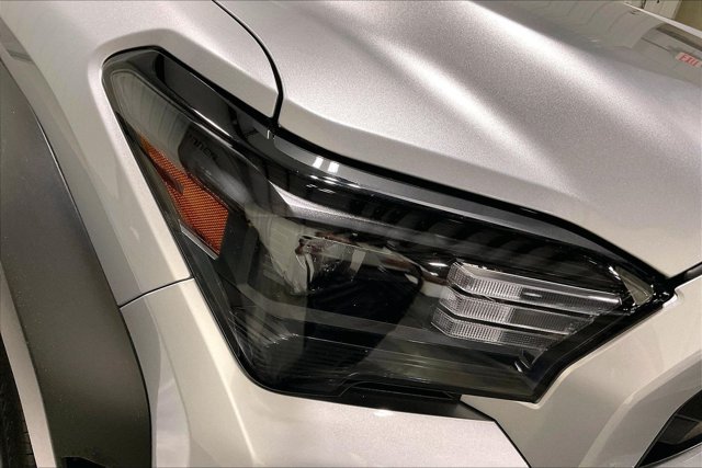 Certified 2025 Toyota 4Runner SR5 AWD/4WD image 29