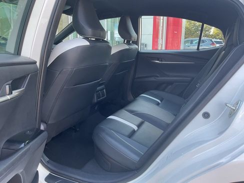 Used 2025 Toyota Camry SE FWD image 11