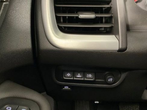 Used 2023 GMC Terrain SLT w/ Tech Package image 28