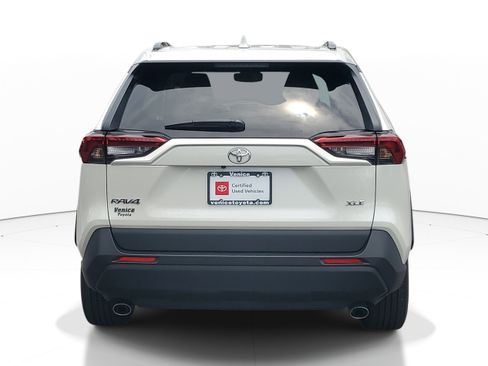 Used 2021 Toyota RAV4 XLE Premium FWD image 5