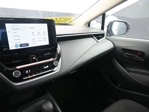 Used 2025 Toyota Corolla LE image 21