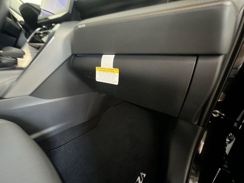 New 2024 Toyota Venza Limited image 34