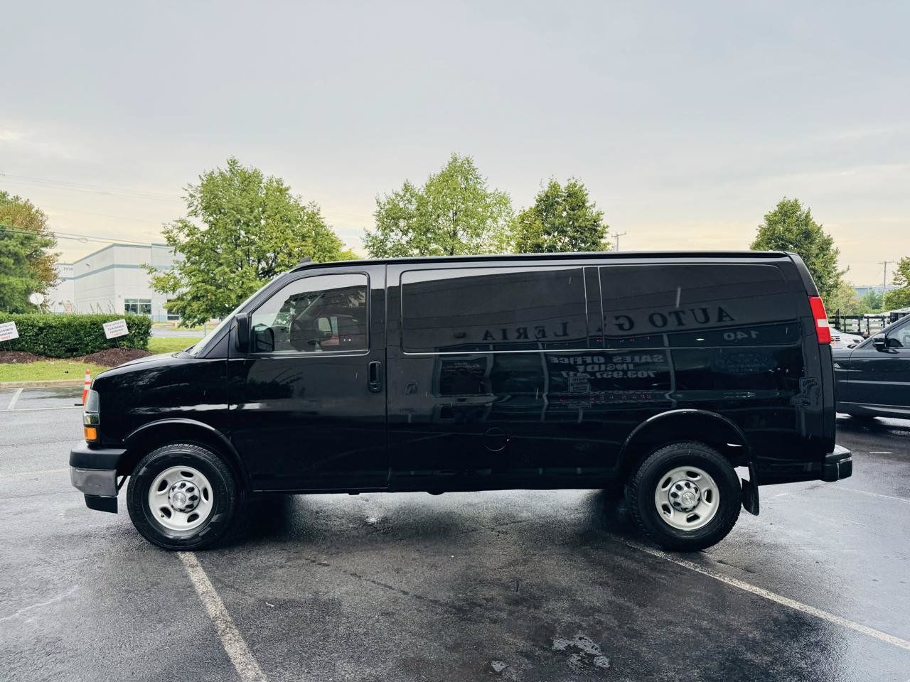Used 2019 Chevrolet Express 2500 w/ Driver Convenience Package RWD image 8