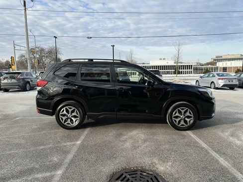 Used 2021 Subaru Forester Premium image 5