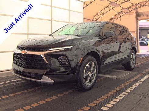 Used 2025 Chevrolet Blazer LT FWD image 1