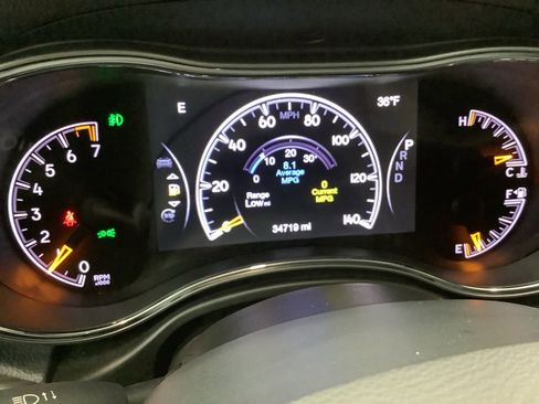 Used 2022 Jeep Grand Cherokee Limited image 19