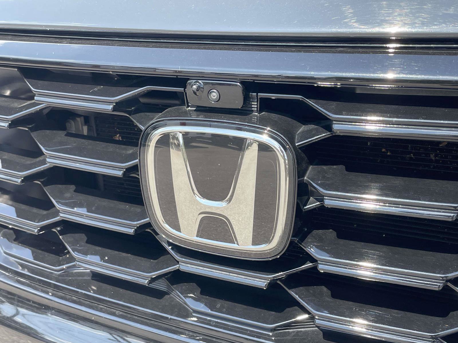 Used 2025 Honda Pilot TrailSport image 27