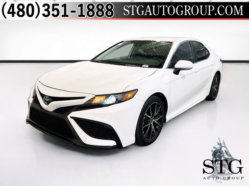 Used 2023 Toyota Camry SE FWD image 1