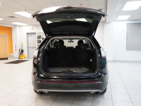 Used 2018 Ford Edge Titanium w/ Equipment Group 301A AWD/4WD image 10
