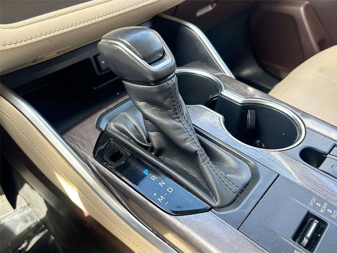 Used 2020 Toyota Highlander Limited image 17