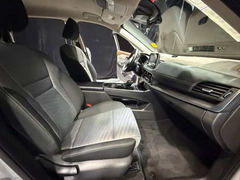 Used 2023 Nissan Rogue SV image 19