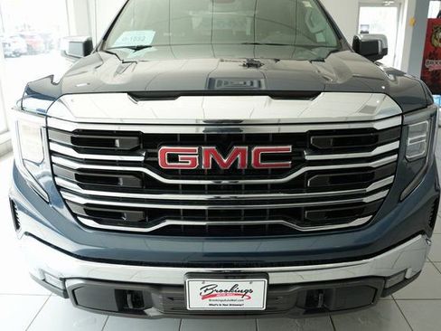 Used 2022 GMC Sierra 1500 SLT w/ X31 Off-Road Package image 5