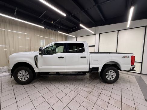 Used 2024 Ford F350 XLT AWD/4WD image 9