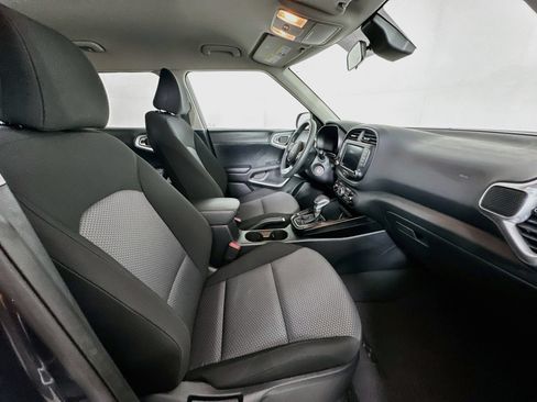 Used 2025 Kia Soul LX w/ LX Technology Package FWD image 29