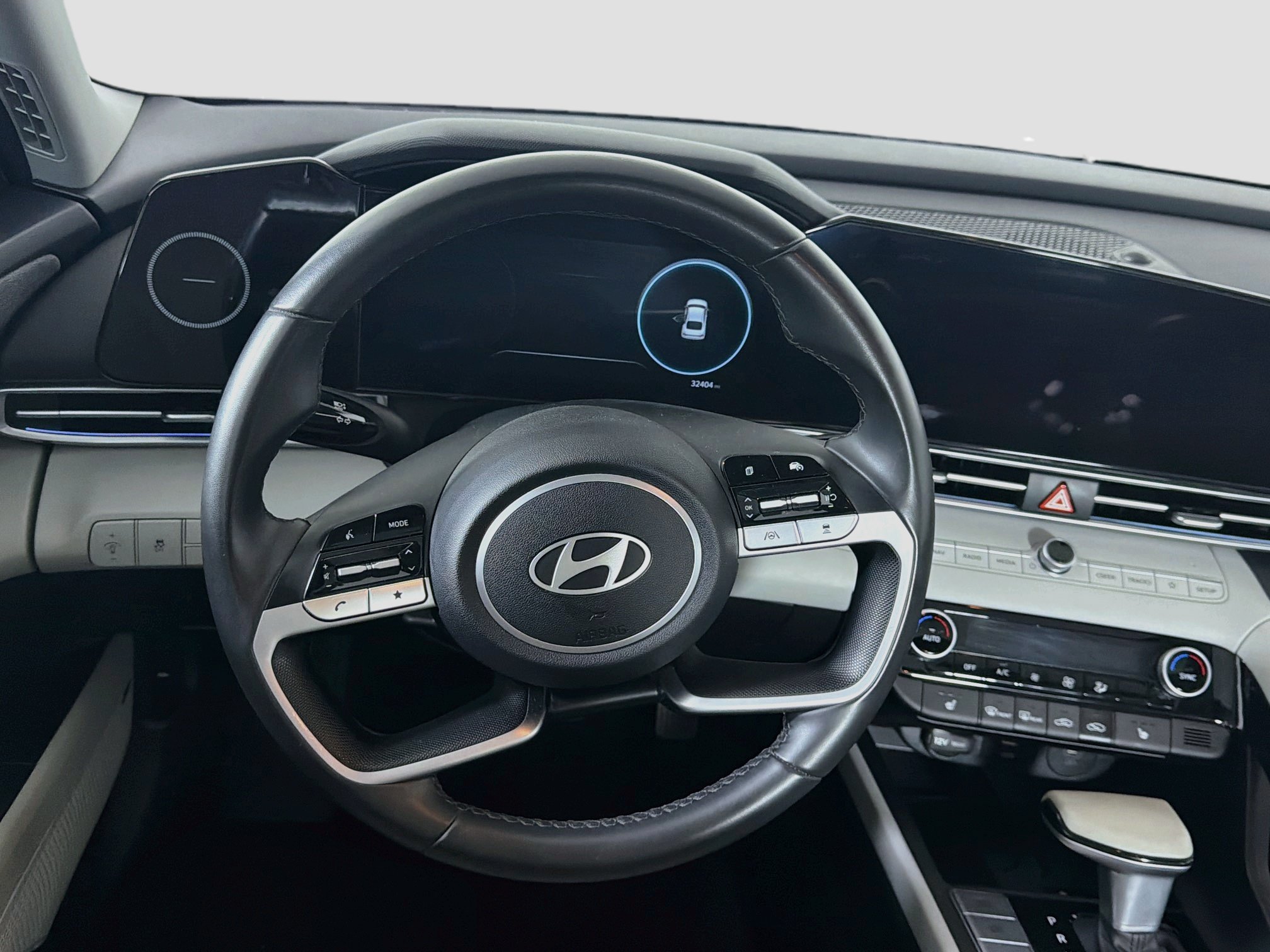 Used 2025 Hyundai Elantra Limited FWD image 17