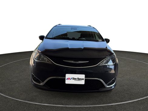 Used 2019 Chrysler Pacifica Touring-L Plus w/ Advanced Safetytec Group FWD image 9