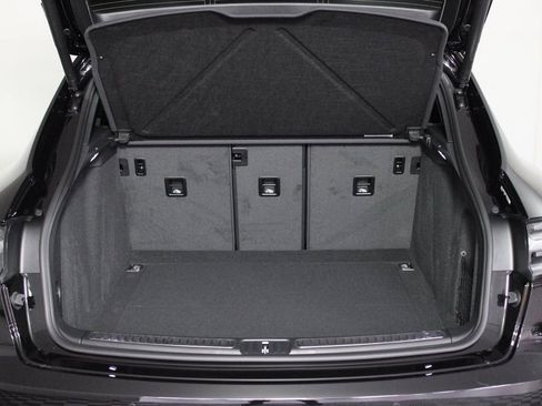 Certified 2026 Porsche Macan image 13