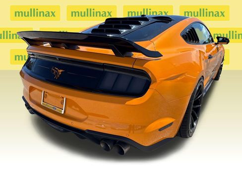 Used 2018 Ford Mustang GT Premium w/ Black Accent Package RWD image 4