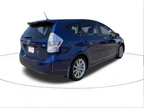 Used 2013 Toyota Prius V Five image 3
