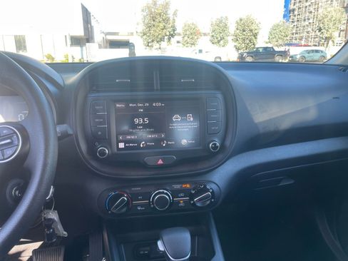 Used 2025 Kia Soul LX w/ LX Technology Package image 18