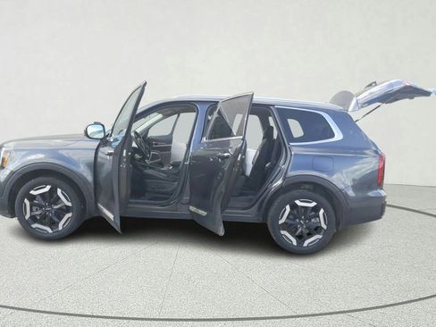 Used 2023 Kia Telluride S image 11