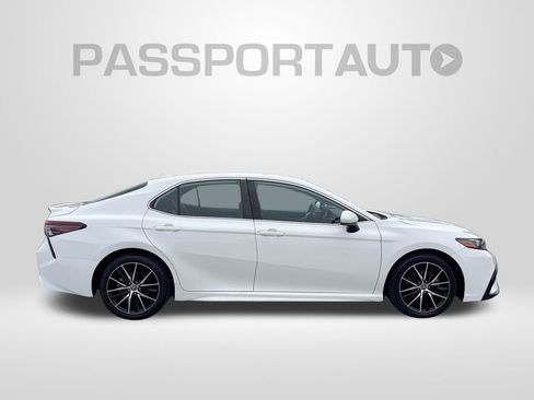 Used 2021 Toyota Camry SE image 8