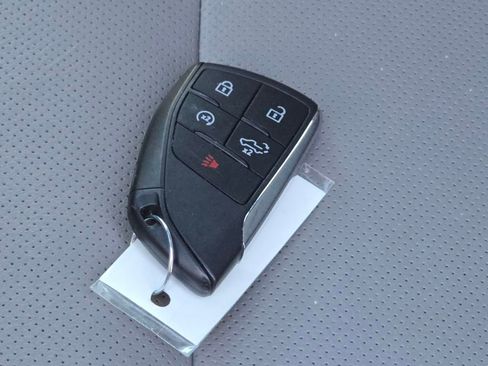 Certified 2025 GMC Sierra 1500 SLT image 29