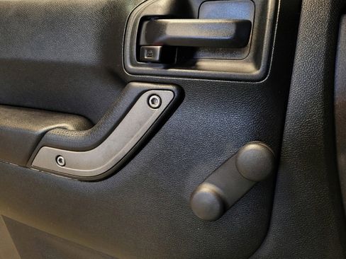 Used 2018 Jeep Wrangler Unlimited Sport image 27