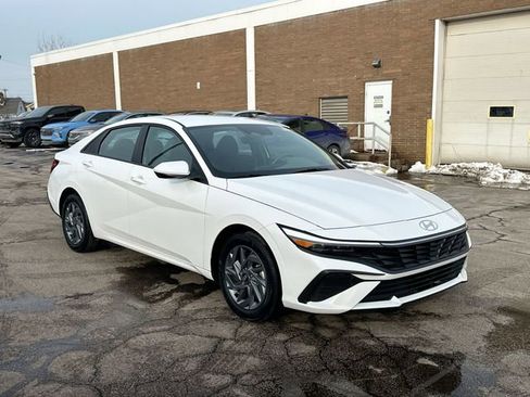 Used 2024 Hyundai Elantra SEL image 11