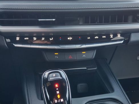 Used 2024 Cadillac XT4 Premium Luxury image 19