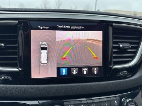 Used 2020 Chrysler Pacifica Touring-L w/ Advanced Safetytec Group image 13