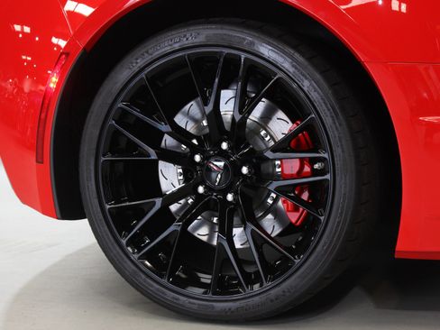 Used 2016 Chevrolet Corvette Z06 w/ 3LZ Preferred Equipment Group image 26