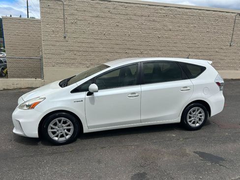 Used 2013 Toyota Prius V Three FWD image 8