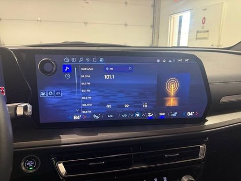 Certified 2025 Chevrolet Traverse LT image 18