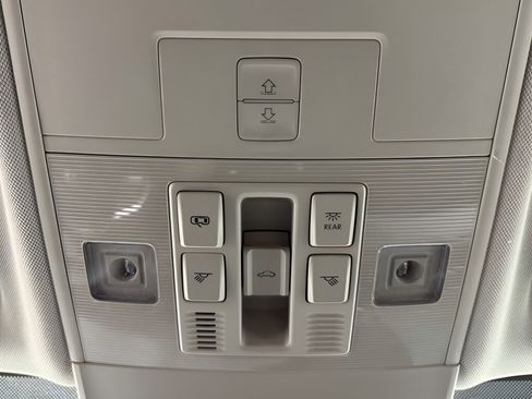 Used 2025 Volkswagen Taos SE image 23