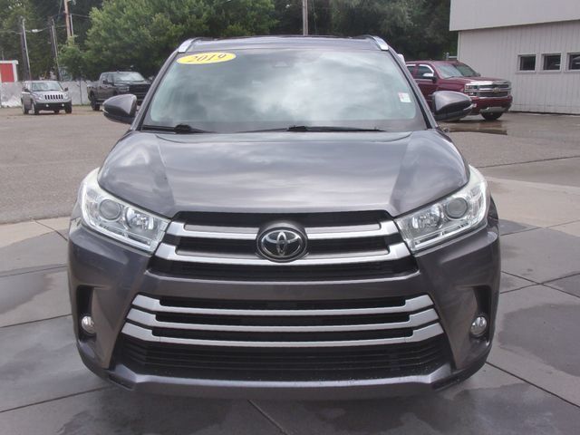 Used 2019 Toyota Highlander XLE AWD/4WD image 18