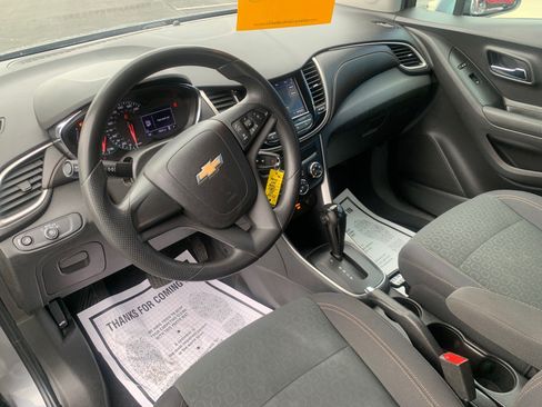 Used 2020 Chevrolet Trax LS FWD image 9