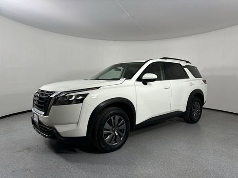 Certified 2025 Nissan Pathfinder SV image 2