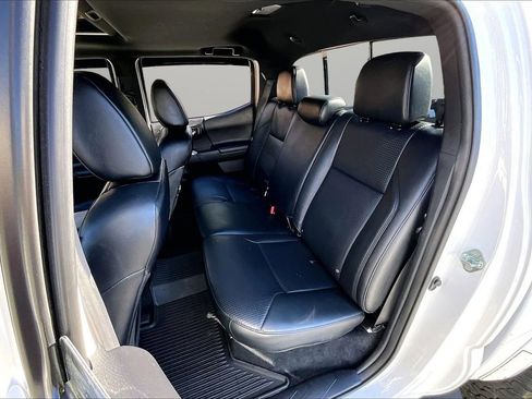 Used 2019 Toyota Tacoma Limited image 22